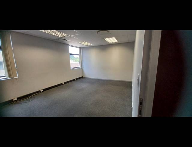 335M² OFFICE TO LET IN SANDHURST